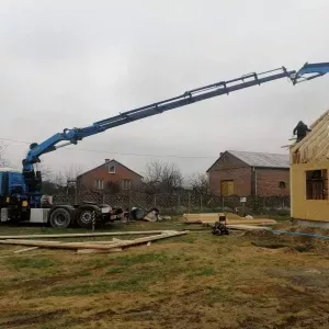 dzwig-budowa-domu